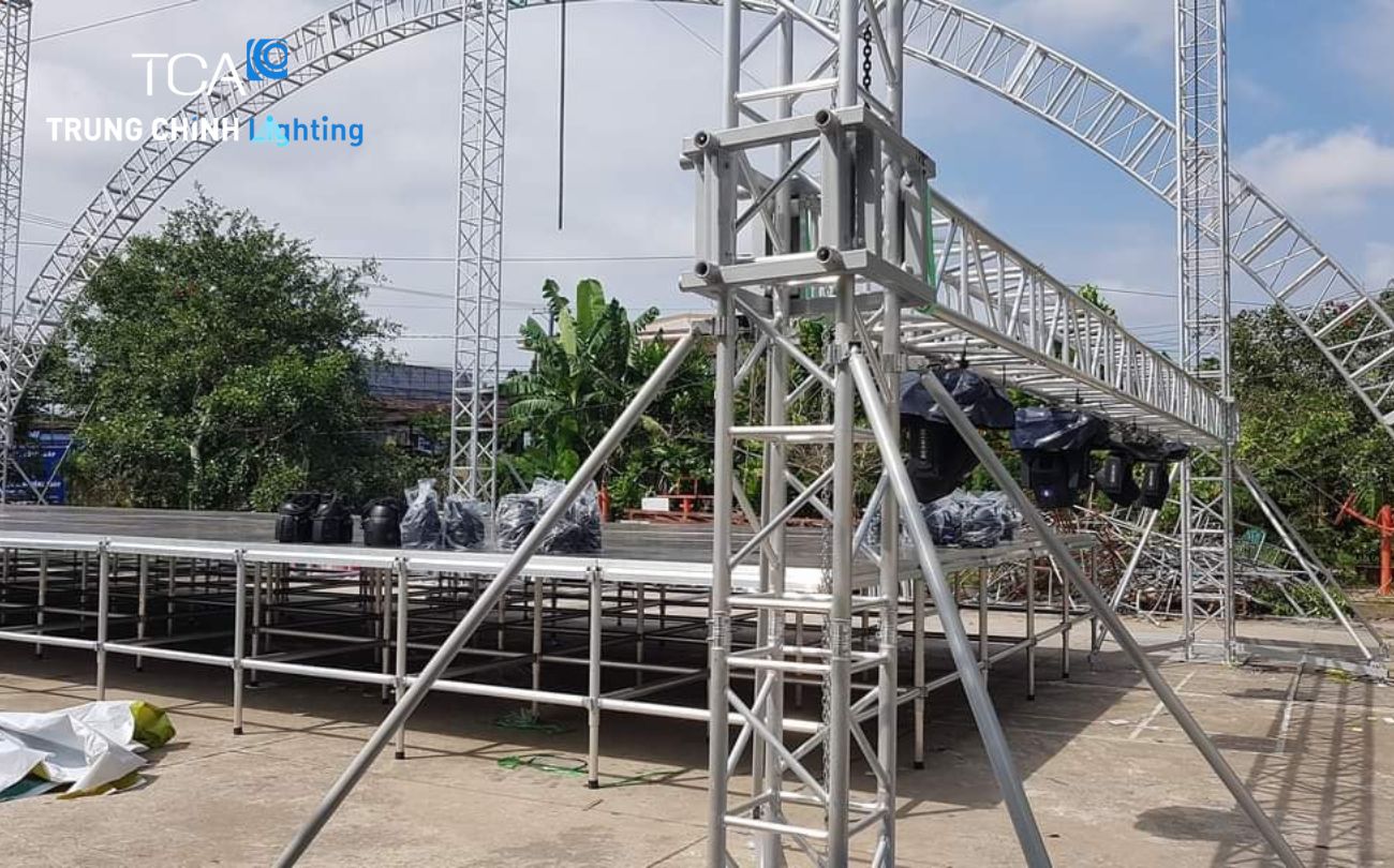 Thiết kế sân khấu ngoài trời