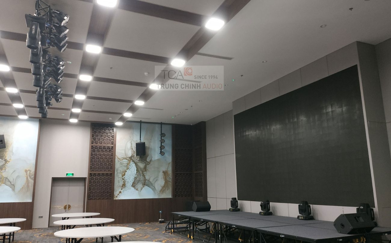 Lắp đặt hệ thống đèn sân khấu sân khấu hội trường tổ chức Party Gala Dinner tại FORD Thăng Long