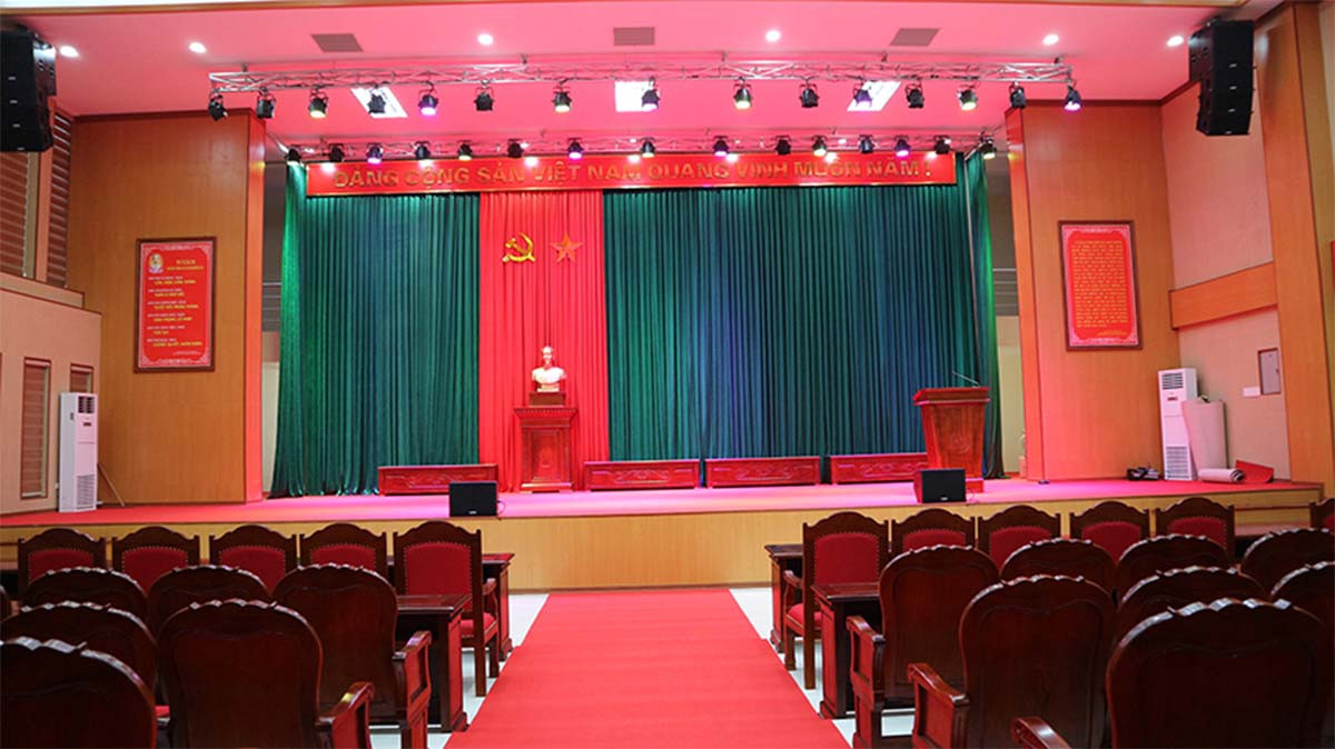 Lắp đặt đèn sân khấu trung tâm văn hóa