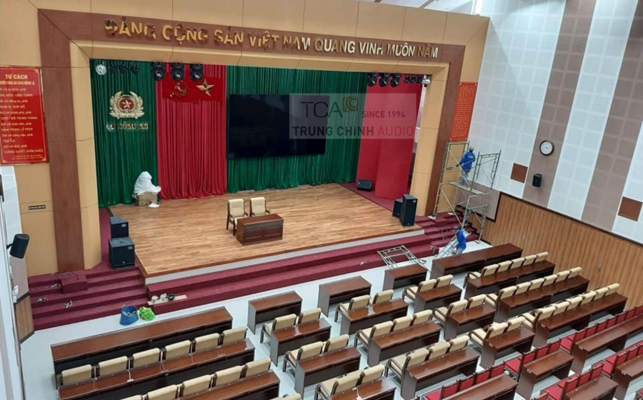 Lắp đặt hệ thống ánh sáng hội trường